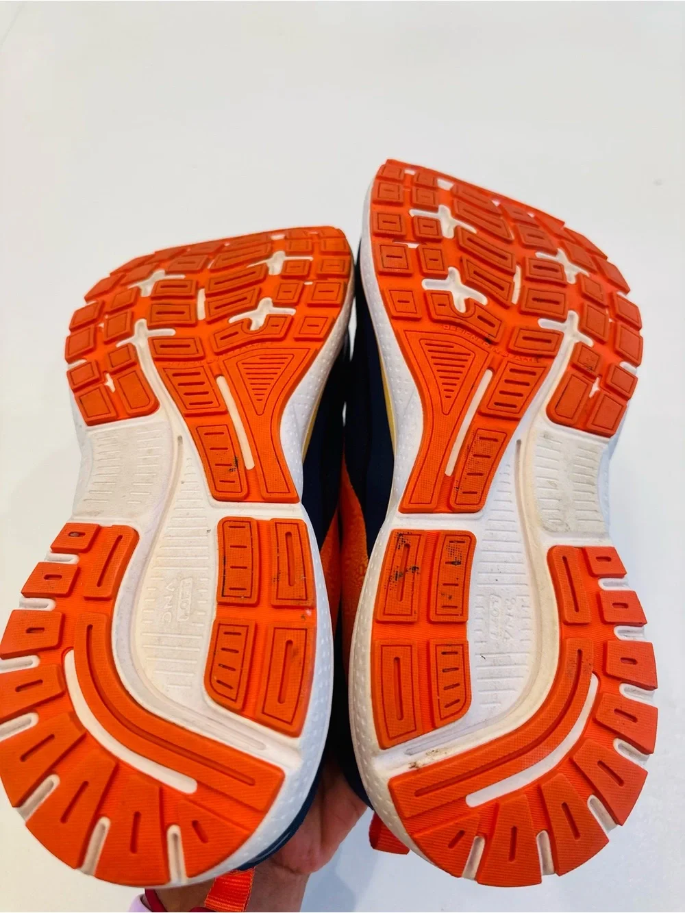 Brooks Trace 3 Women’s Sneakers in Teal with Orange Accents size 8